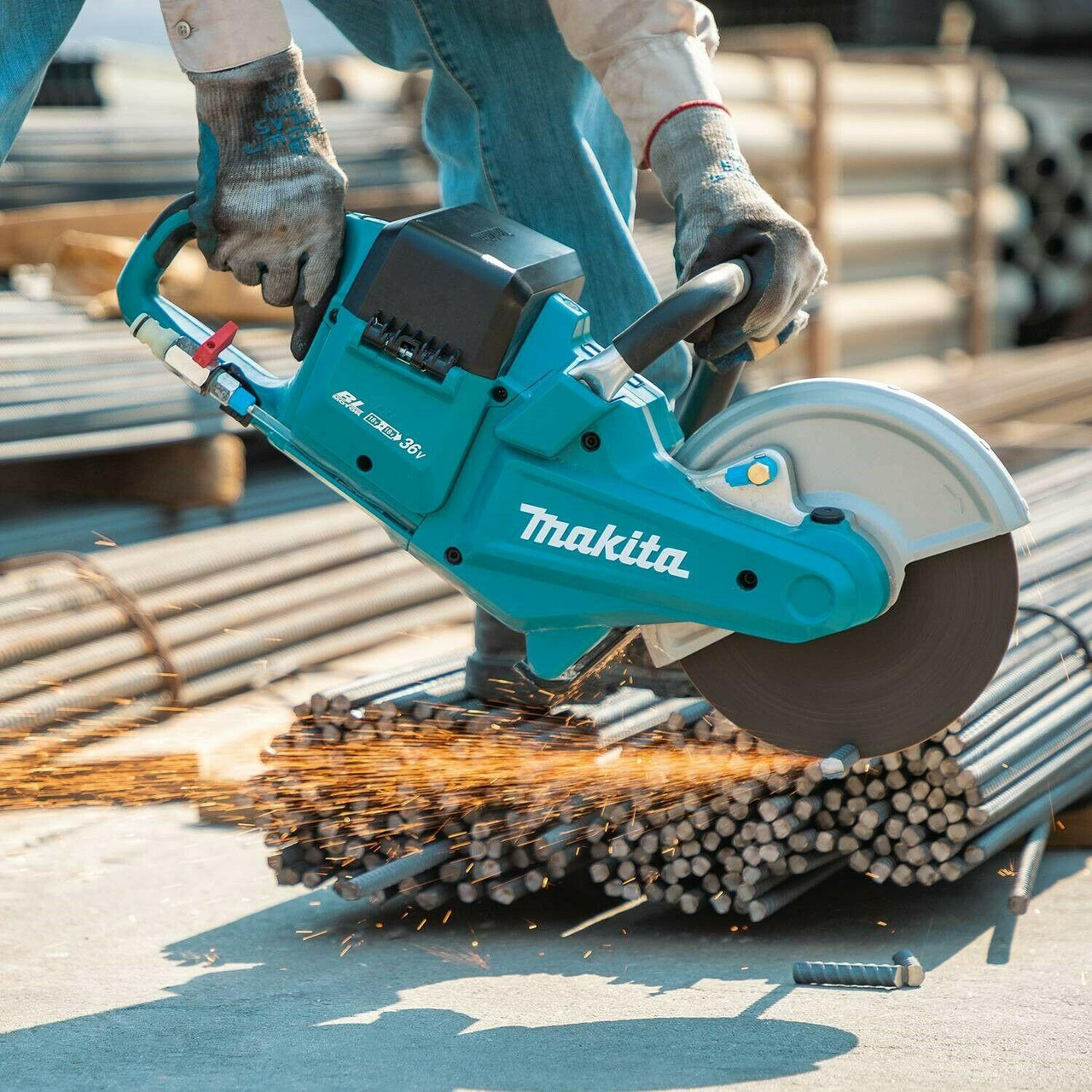 Makita DCE090T2X1 Twin 18v / 36v 9" Cordless Brushless Disc Cutter Saw - 2 X 5.0AH