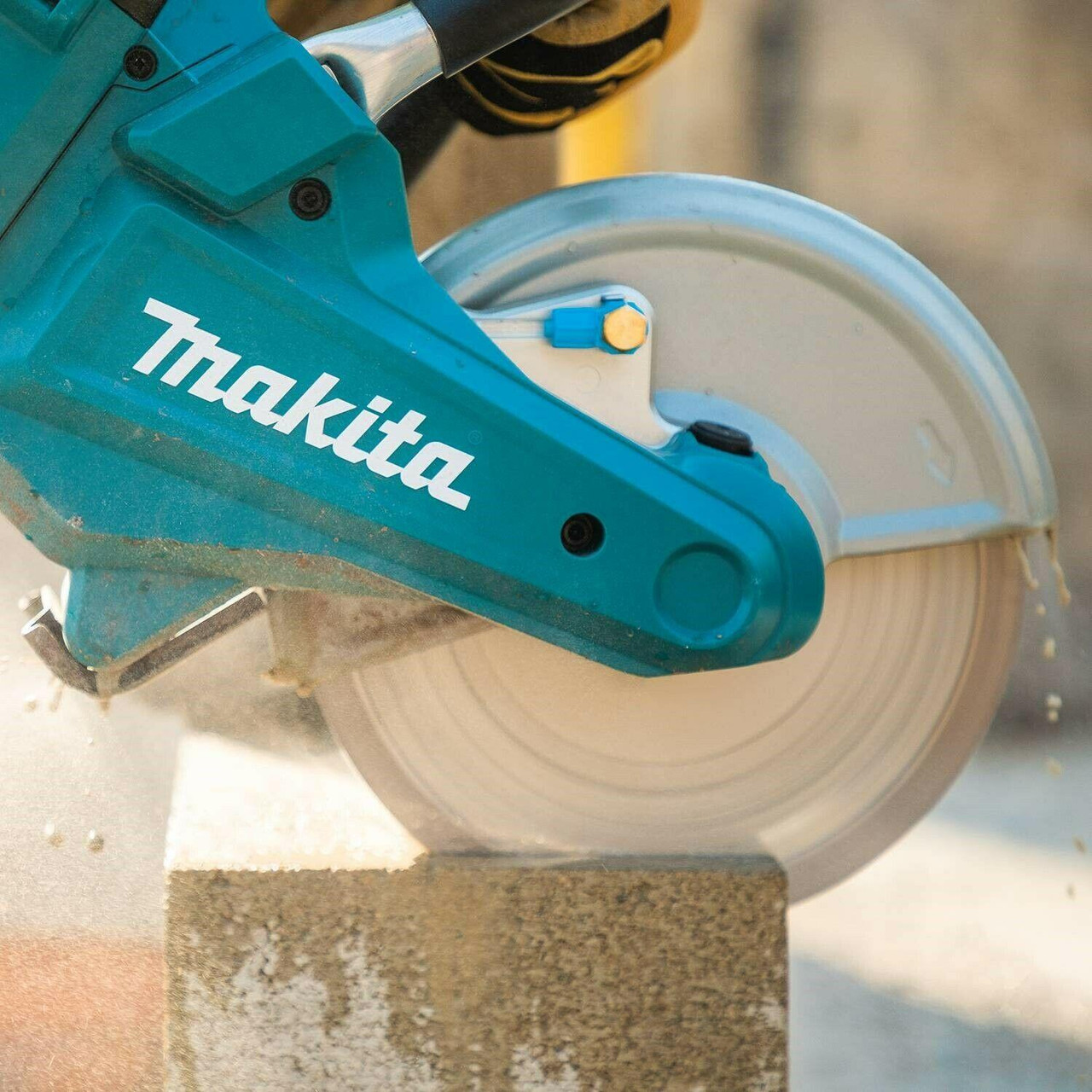 Makita DCE090T2X1 Twin 18v / 36v 9" Cordless Brushless Disc Cutter Saw - 2 X 5.0AH