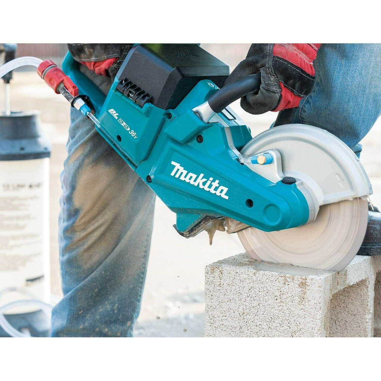 Makita DCE090T2X1 Twin 18v / 36v 9" Cordless Brushless Disc Cutter Saw - 2 X 5.0AH