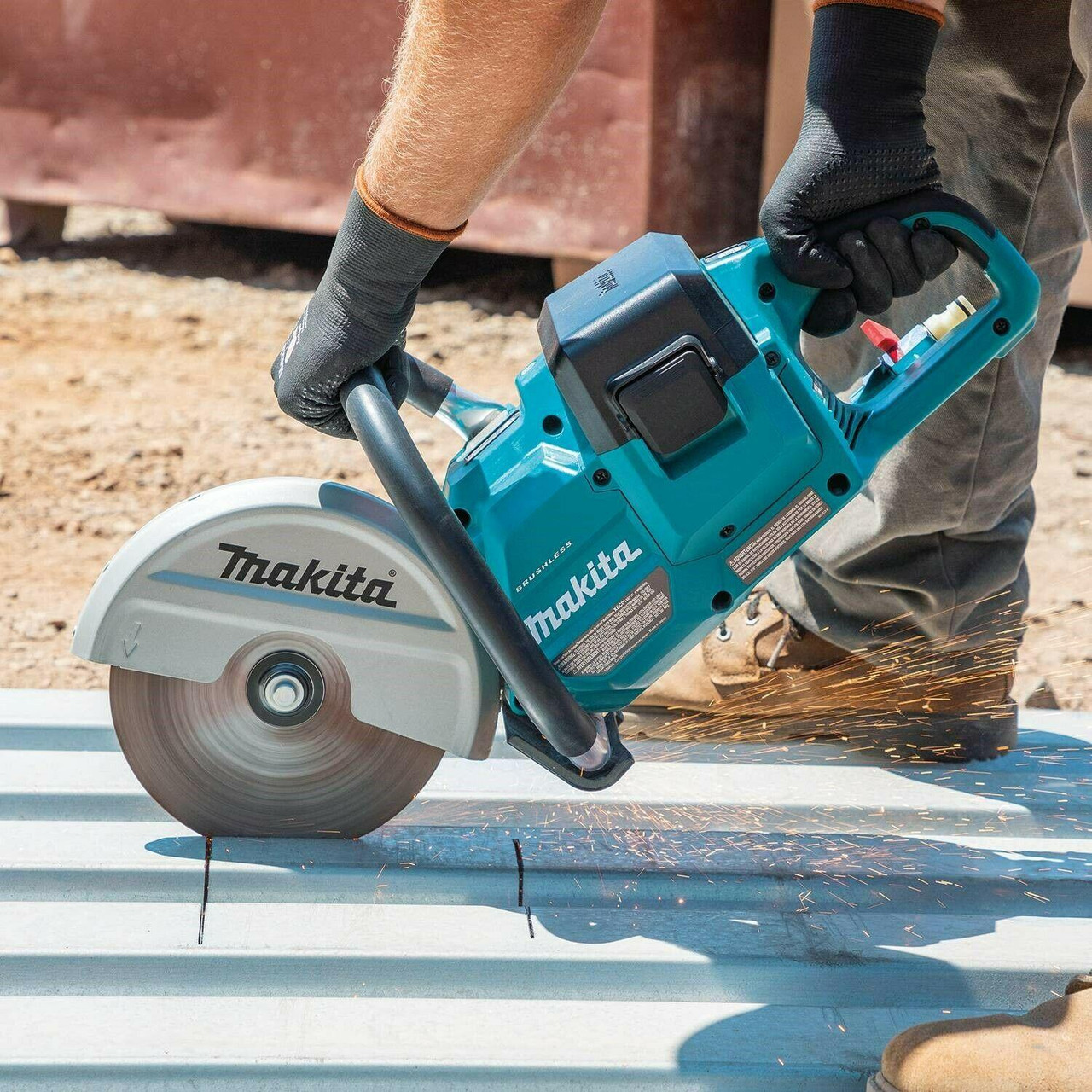 Makita DCE090T2X1 Twin 18v / 36v 9" Cordless Brushless Disc Cutter Saw - 2 X 5.0AH