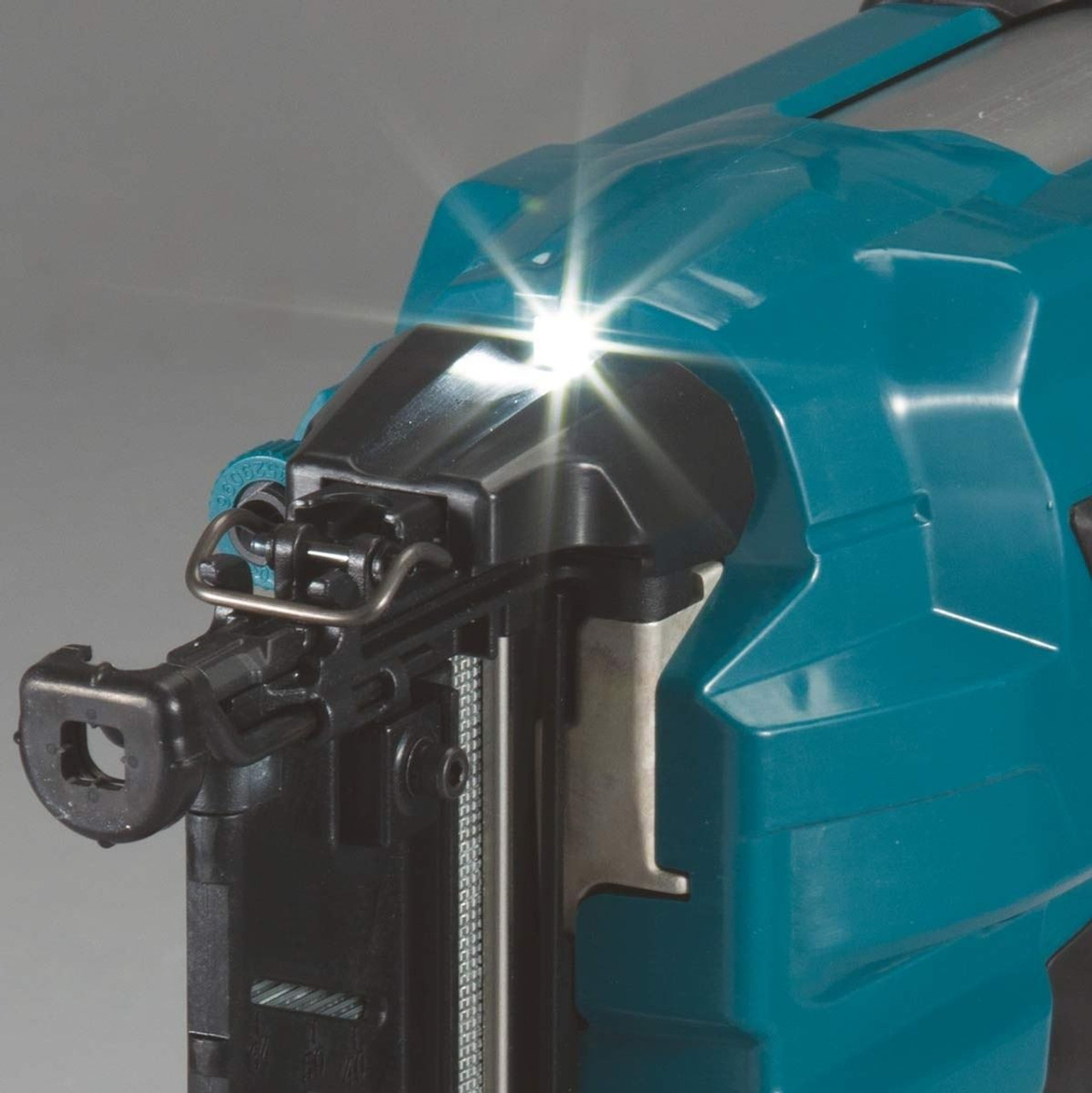 Makita DBN600 RTJ 18V LXT 16G Finishing Nailer in Makpac w/ 5Ah Batteries