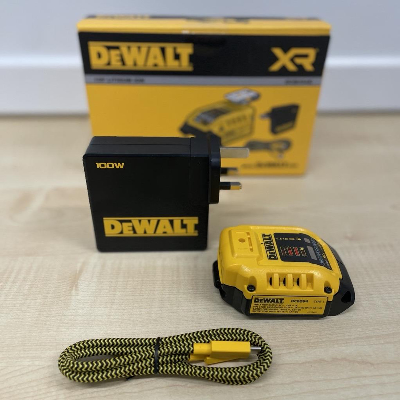 Dewalt 5A USB 2-Way Power Delivery Charging Kit 18V XR DCB094K
