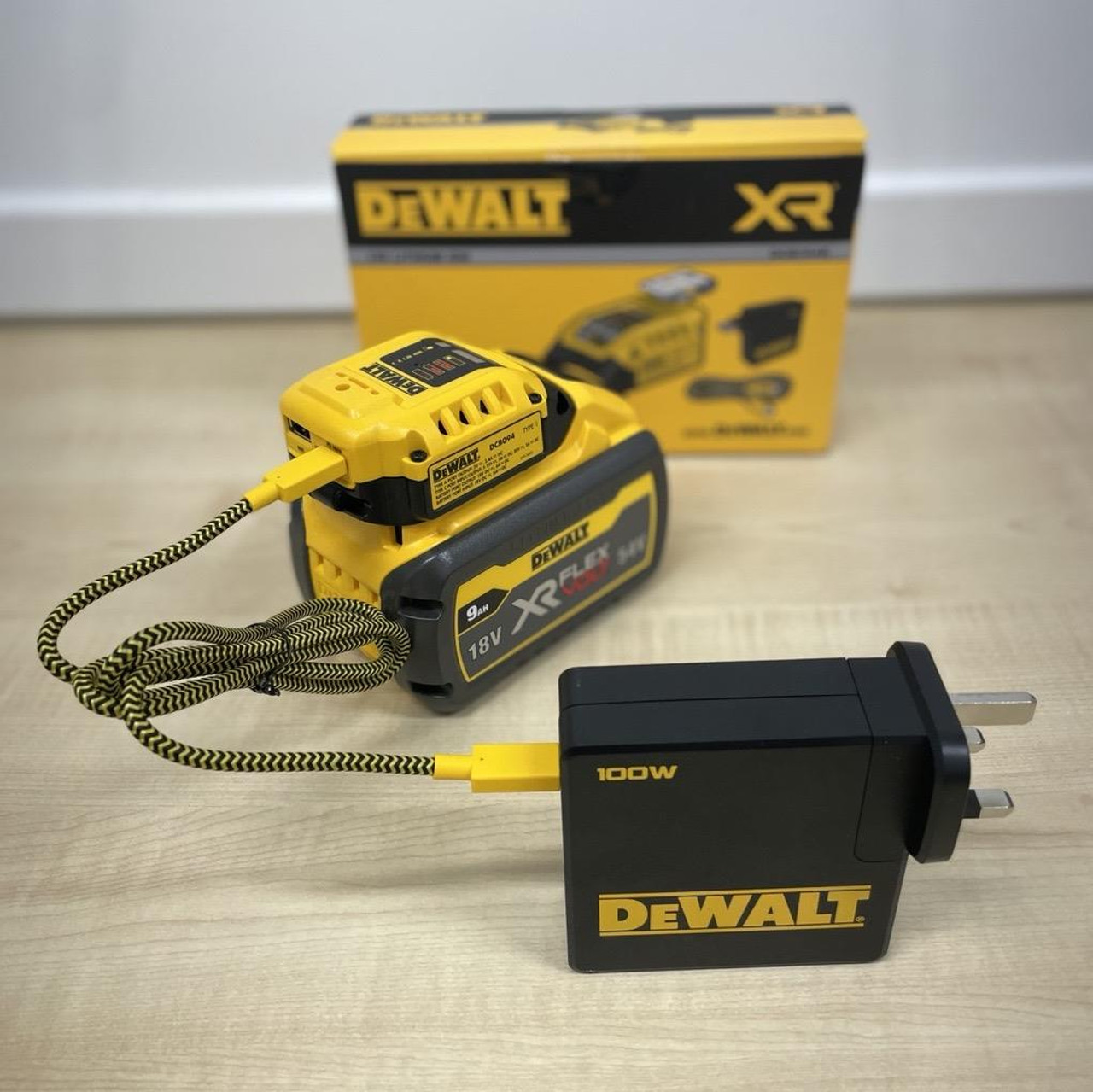 Dewalt 5A USB 2-Way Power Delivery Charging Kit 18V XR DCB094K
