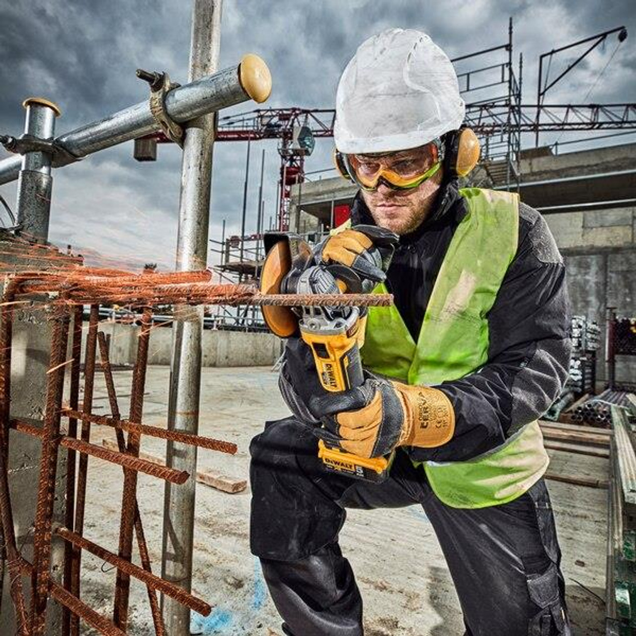 Dewalt DCG405N 18v XR Cordless Brushless 125mm Angle Grinder - Body Only