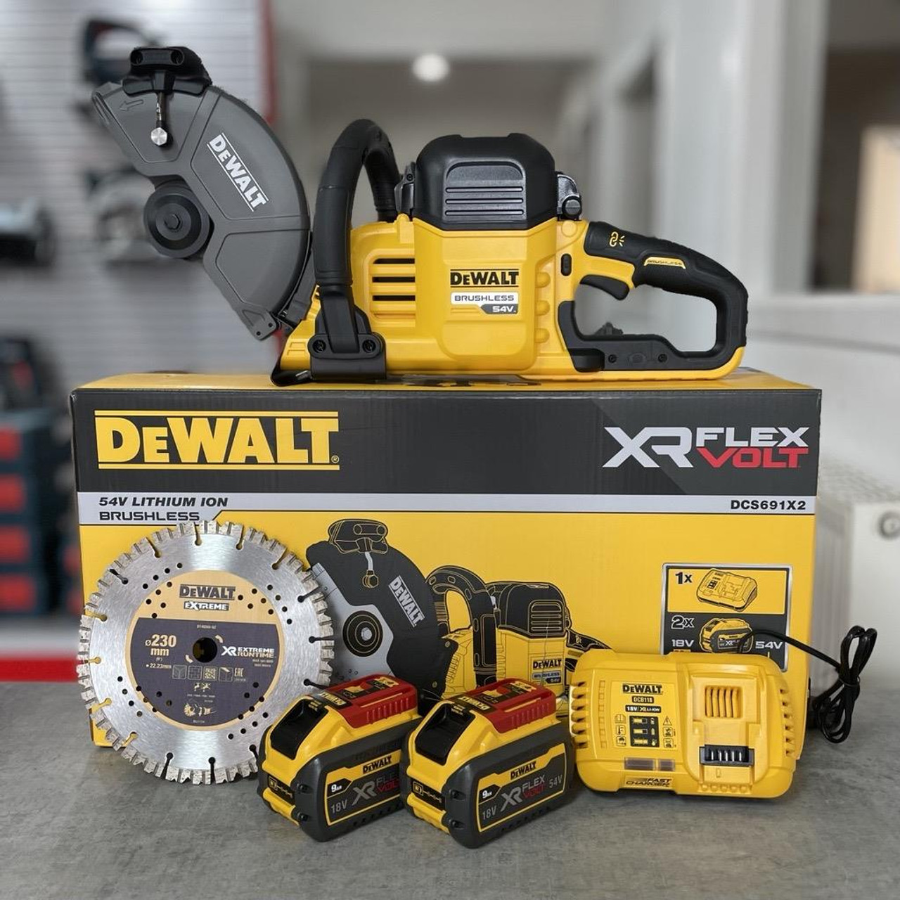 DEWALT DCS691X2-GB 2x9Ah 54v XR Flexvolt 230mm Cut-Off Saw
