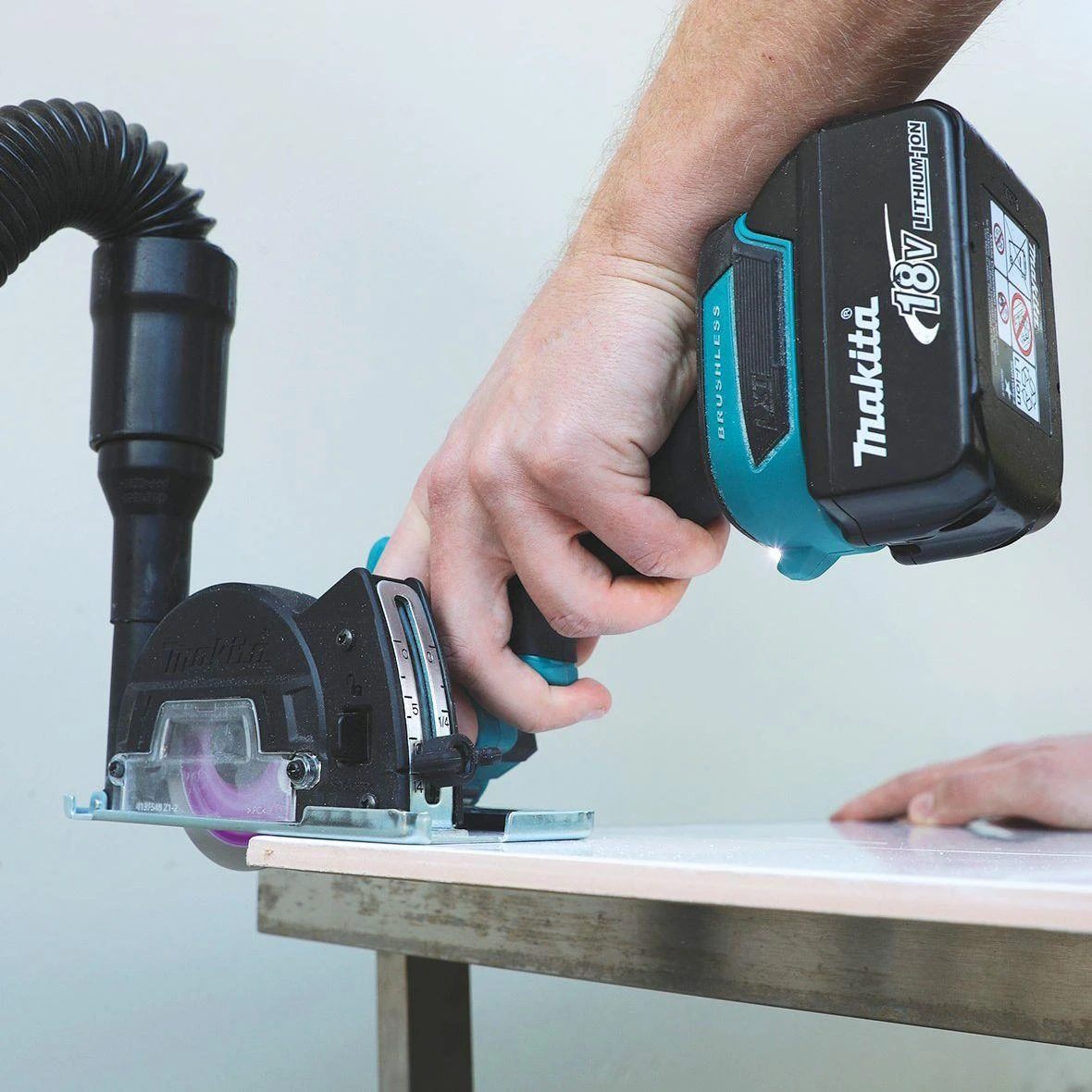 Makita DMC300Z 18V Cordless Brushless Compact Disc Cutter 76mm - Body Only