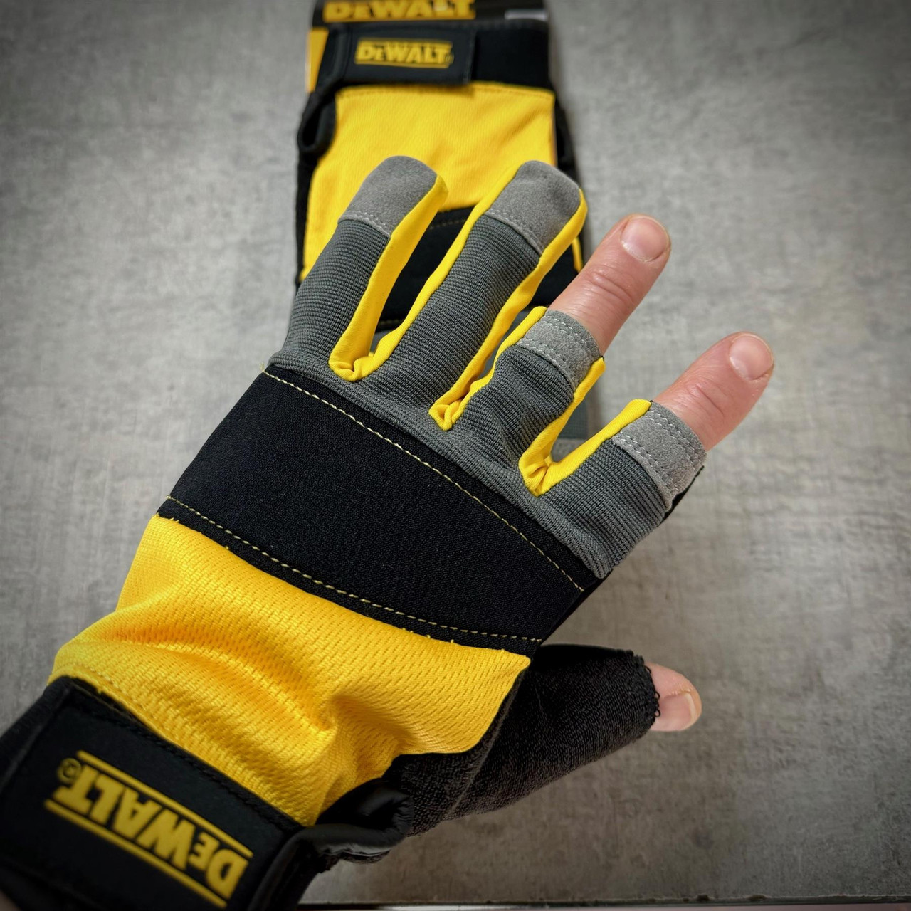 DeWalt DPG214L EU Performance 3-Finger Work Gloves - Black/Grey Large