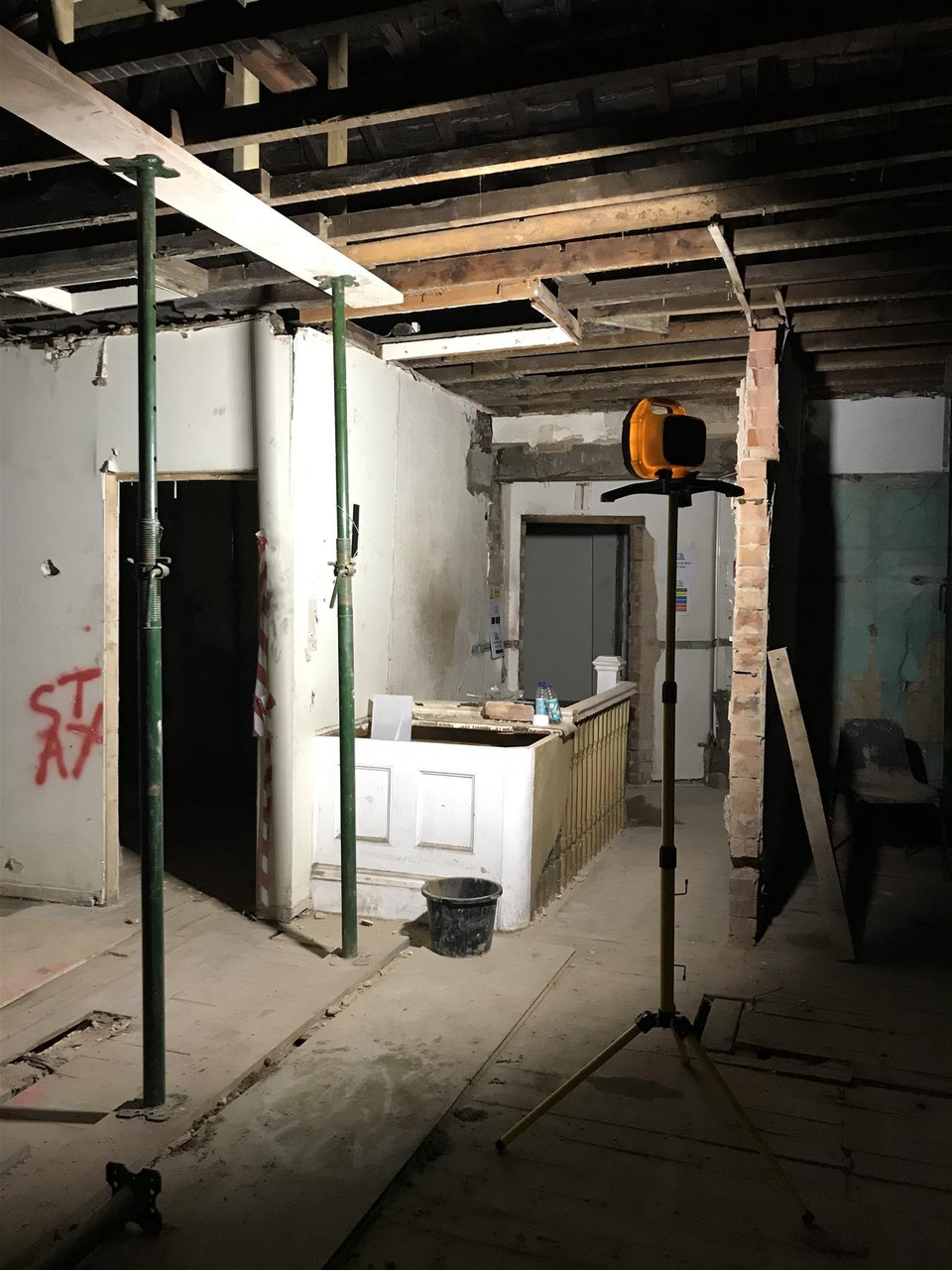 Elite Omega 25W LED Rechargeable Battery-Powered Light (OMG-25)