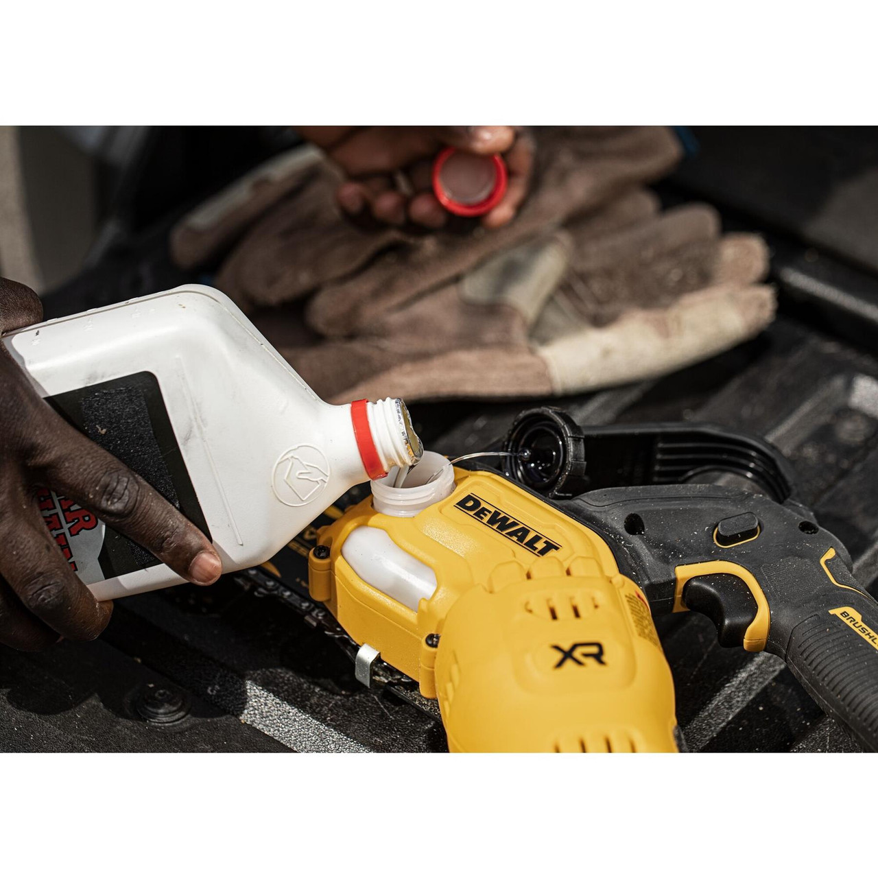 DeWalt DCMPS520P1-XJ 18v XR 8" 20cm Compact Pruning Saw - 1 x 5Ah Battery