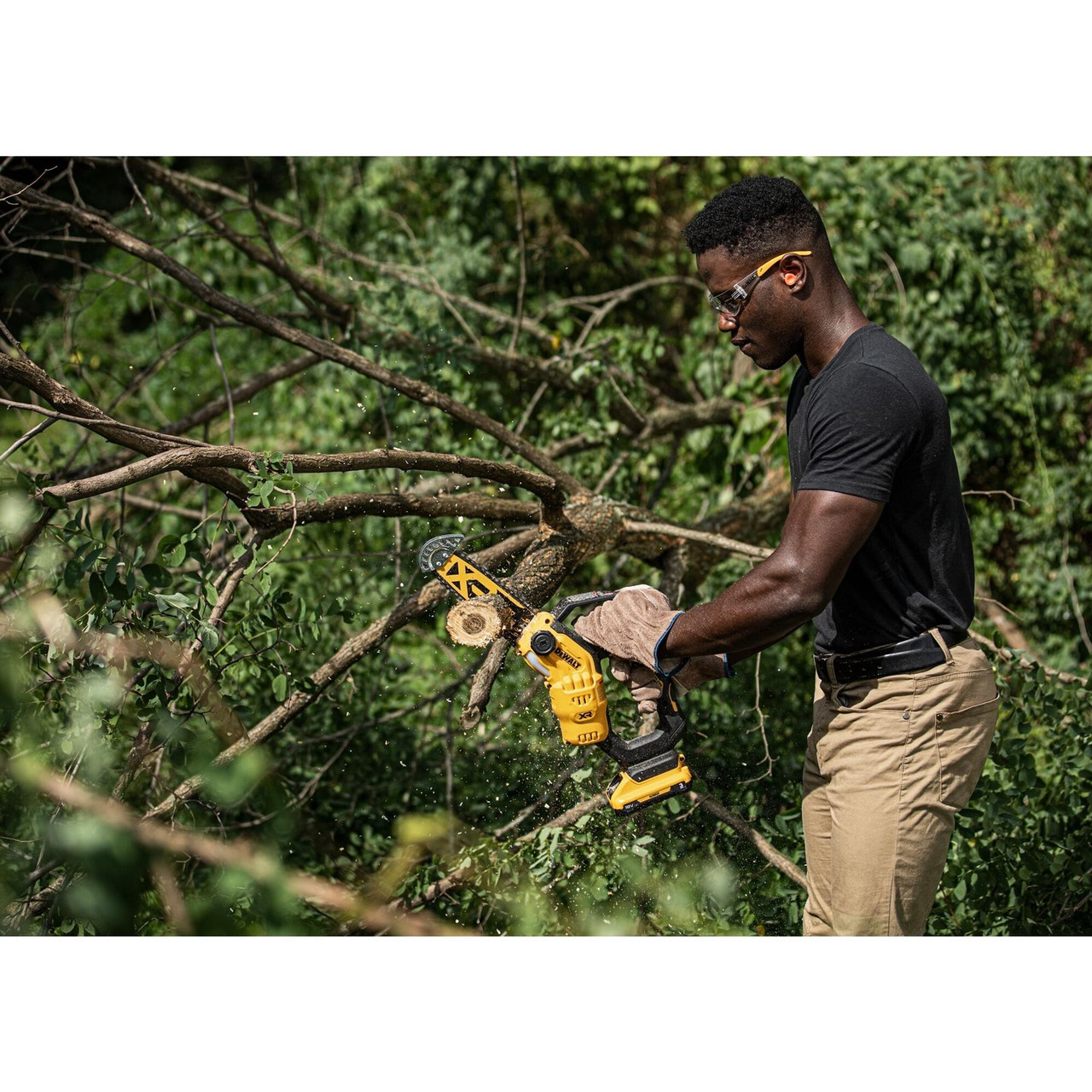 DeWalt DCMPS520P1-XJ 18v XR 8" 20cm Compact Pruning Saw - 1 x 5Ah Battery