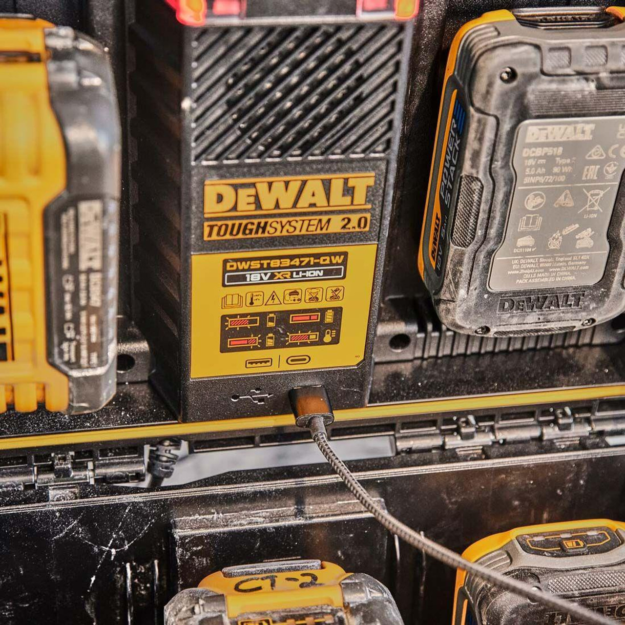 DeWalt DWST83470-GB Toughsystem 2.0 Battery Charger Case 18 / 54v XR USB Charge