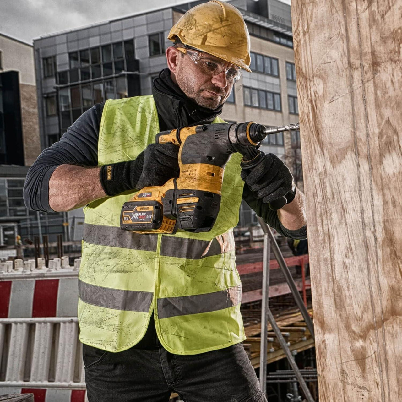 DeWalt Hammer Drill 54v Flexvolt SDS Plus with 2x 9ah Batteries DCH333X2