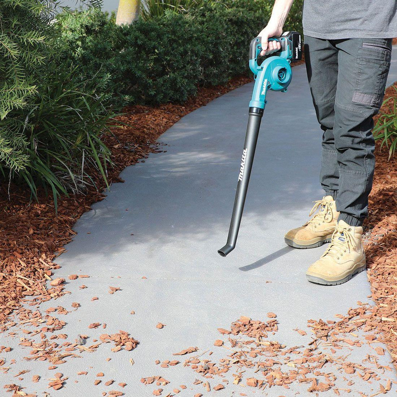 Makita DUB186SF 18V Cordless Long Nozzle Blower with 3.0Ah Battery & Charger