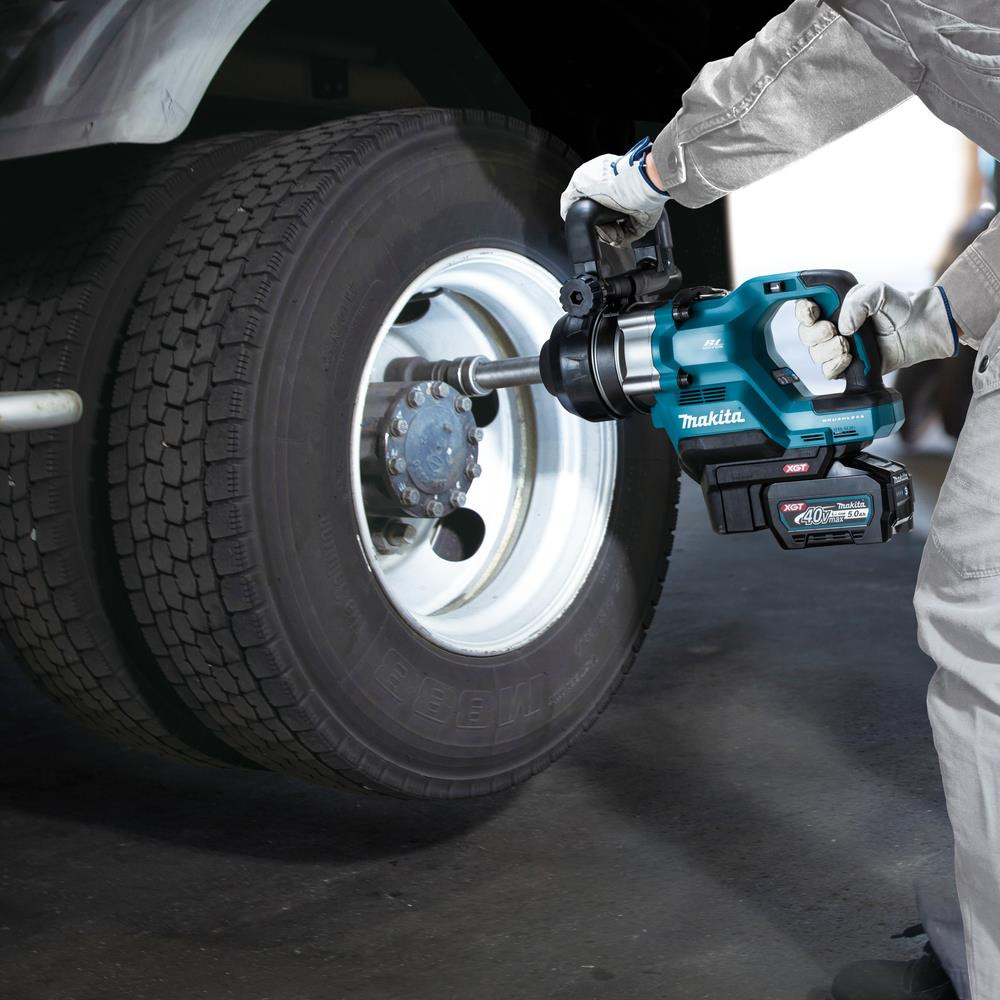 Makita Impact Wrench TW010GZ01 40V XGT® D-Handle + Case (Body Only)