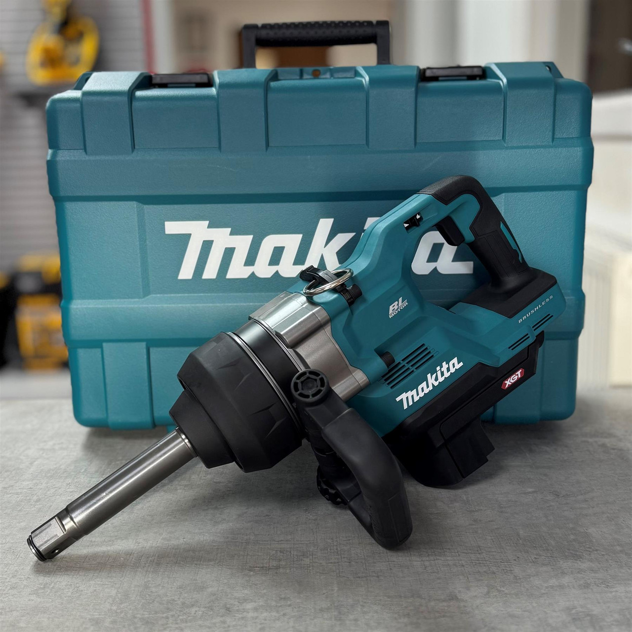 Makita Impact Wrench TW010GZ01 40V XGT® D-Handle + Case (Body Only)