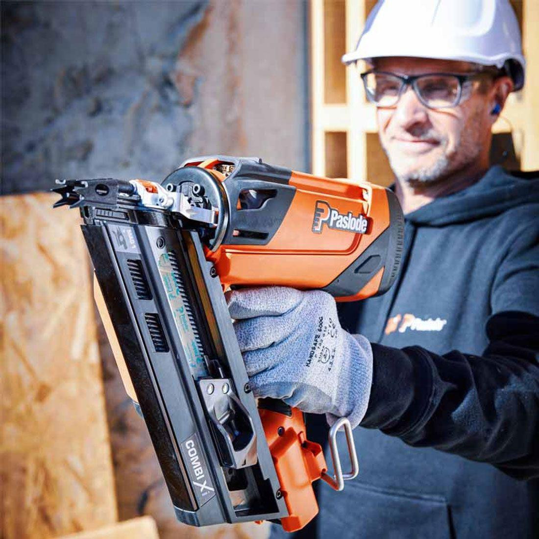 Paslode Combi Xi 2-In-1 Strip Nailer Kit with 2x Magazines and 1x 2.1Ah Battery - 014012