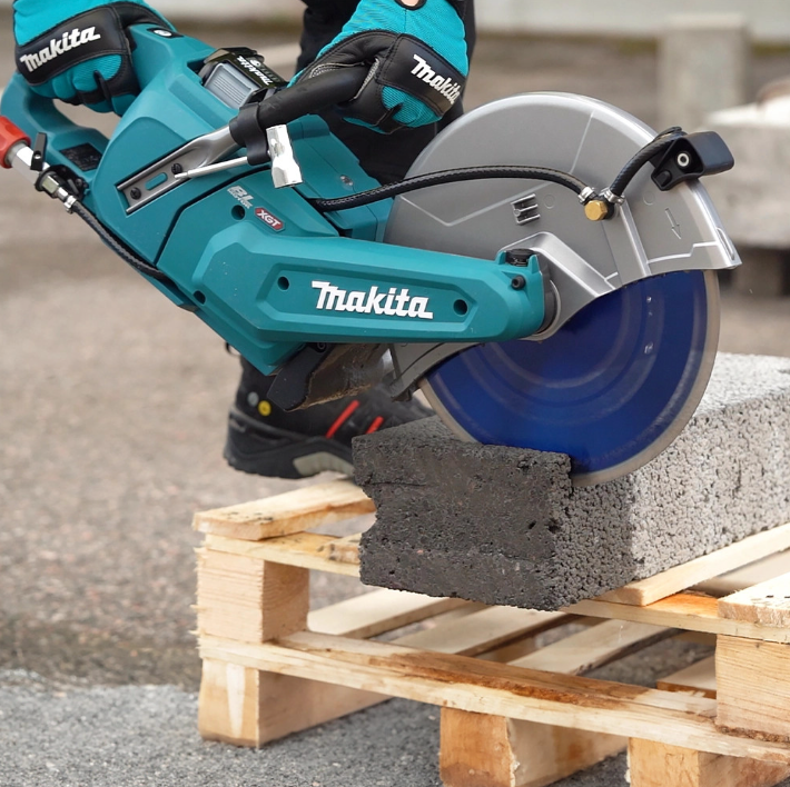 Makita CE004GZ 40VMax XGT 305mm Brushless Disc Cutter - Body Only