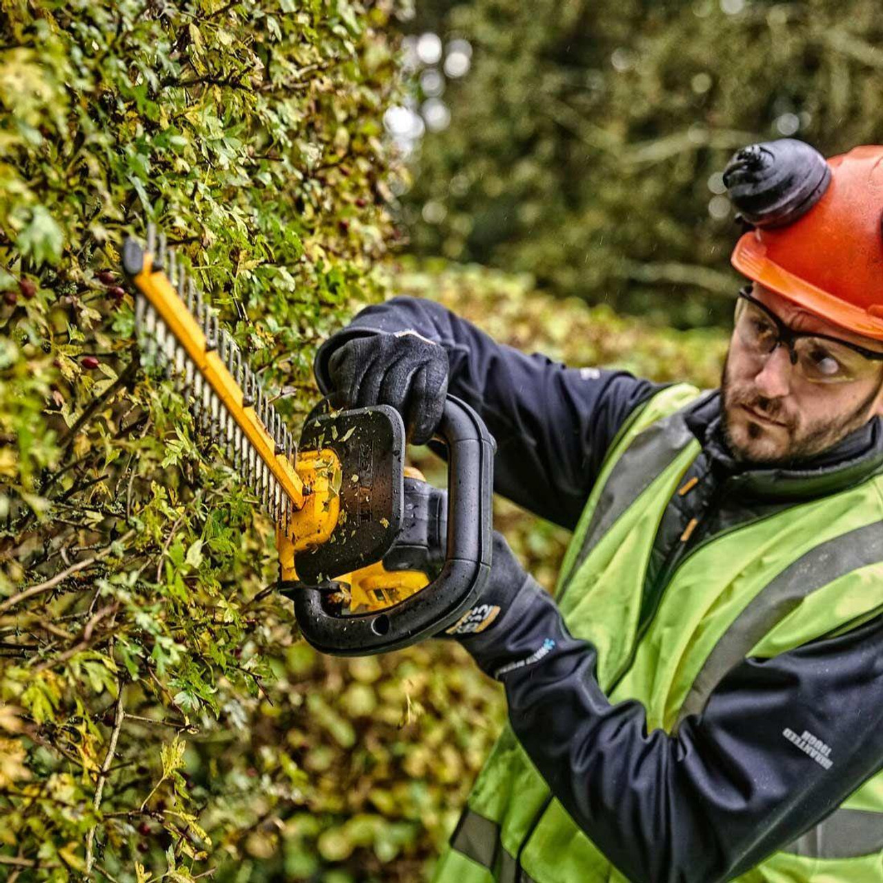 DeWalt DCMHT562N-XJ 18v XR 55cm Brushless Cordless Hedge Trimmer - Body Only