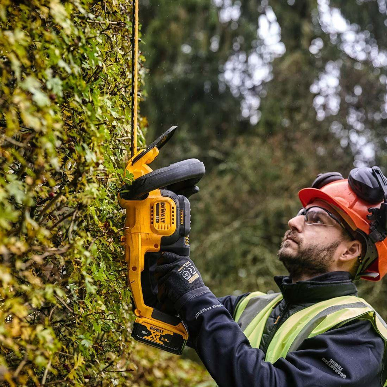 DeWalt DCMHT562N-XJ 18v XR 55cm Brushless Cordless Hedge Trimmer - Body Only