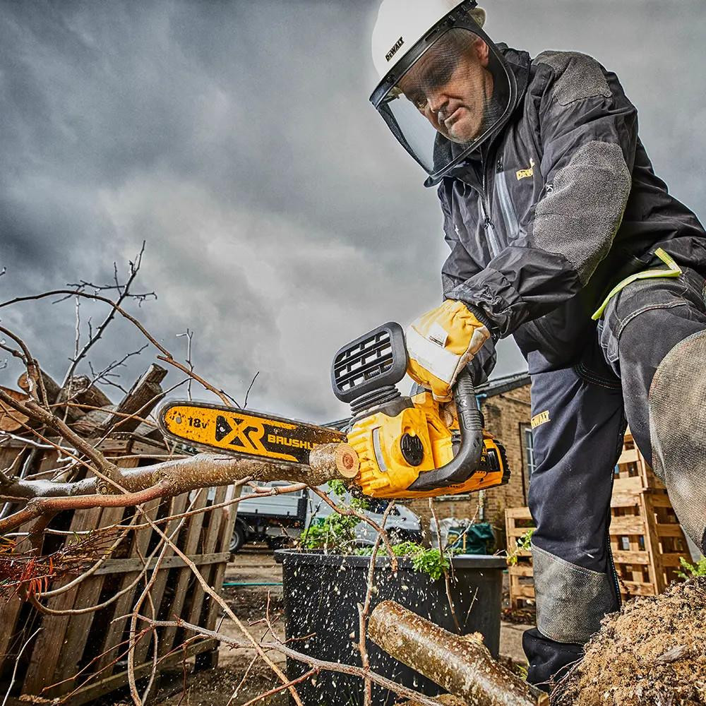 Dewalt DCMCS565P1-GB 18V XR Brushless 30cm Chainsaw, 1x 5.0Ah Battery & Charger