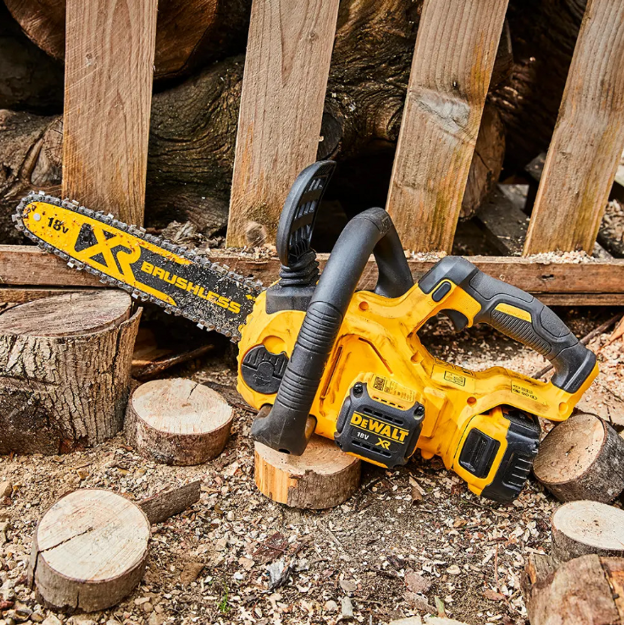 Dewalt DCMCS565P1-GB 18V XR Brushless 30cm Chainsaw, 1x 5.0Ah Battery & Charger