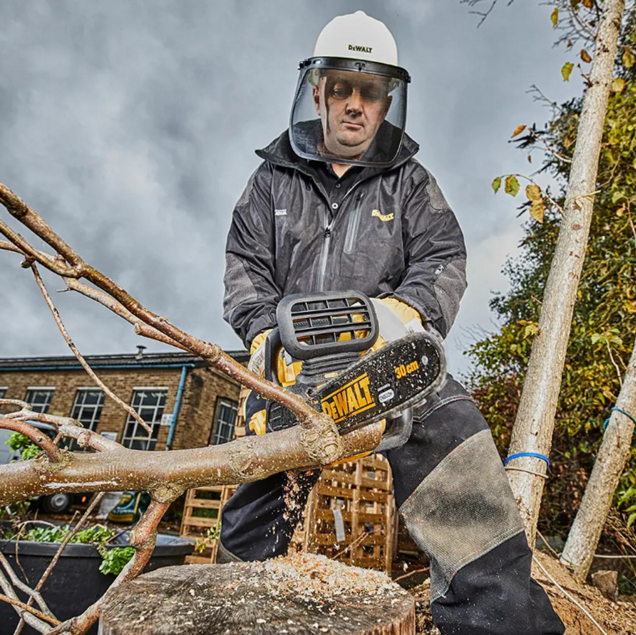 Dewalt DCMCS565P1-GB 18V XR Brushless 30cm Chainsaw, 1x 5.0Ah Battery & Charger