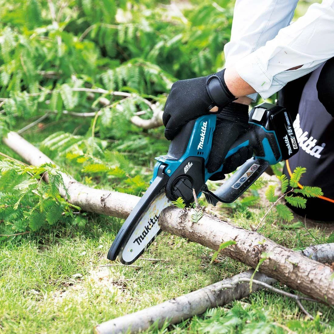 Makita DUC150 Brushless Pruning Saw with 1x 5.0Ah battery and DC18RC charger DUC150RT