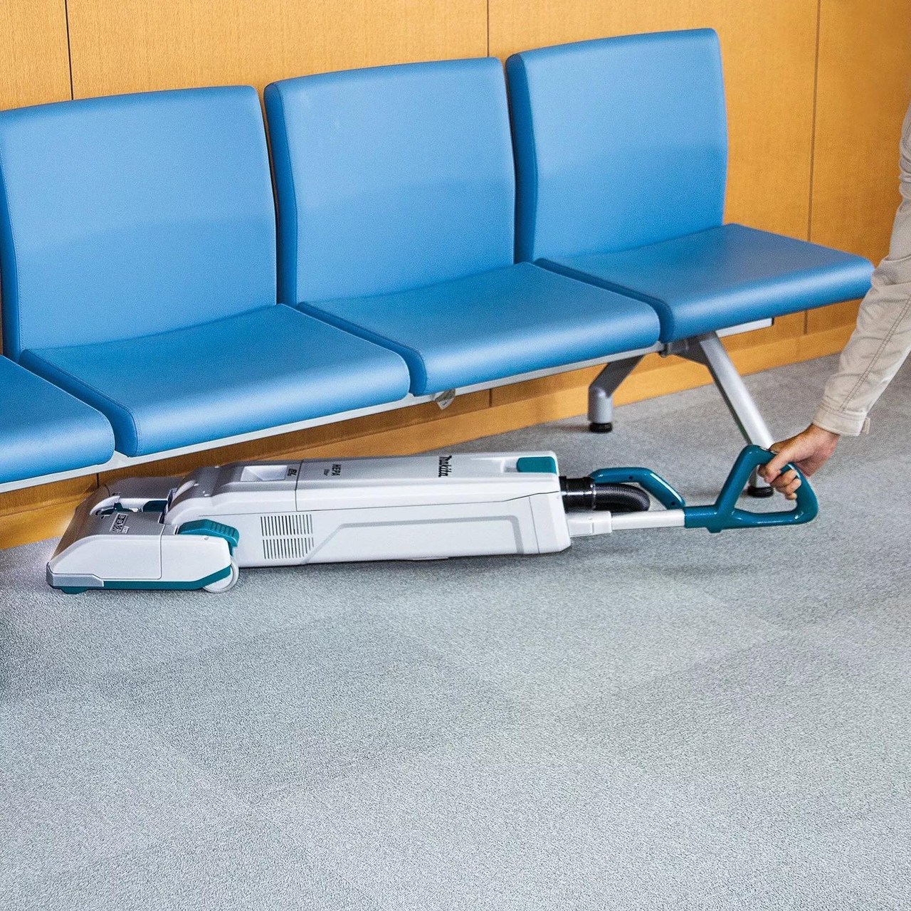 Makita DVC560PT2 Twin 18V Brushless Upright Vacuum Cleaner with 2x 5.0Ah batts and DC18RD charger