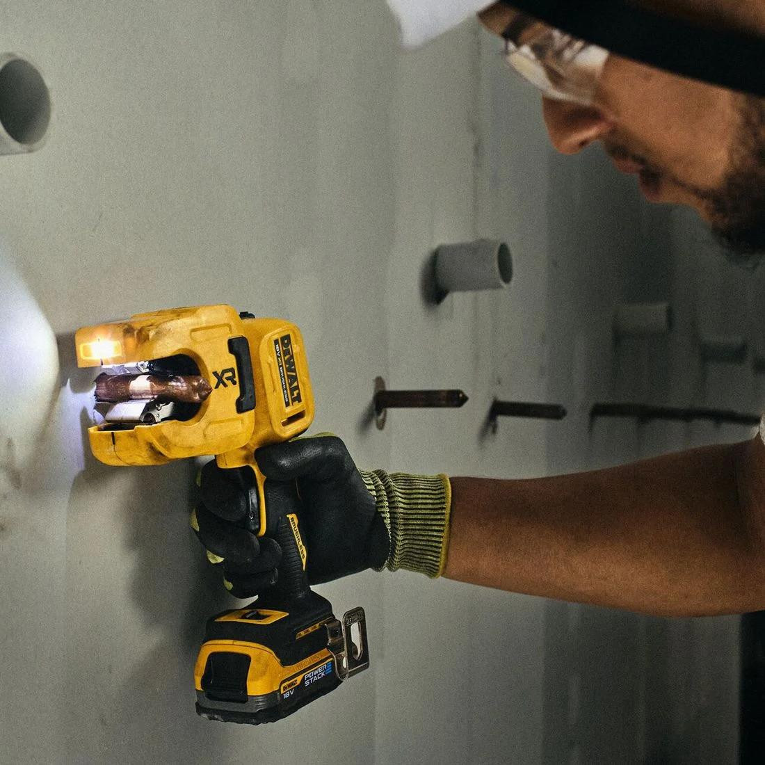 DeWalt DCE154N-XJ 18v XR Cordless Brushless Copper Tube Cutter - Body Only
