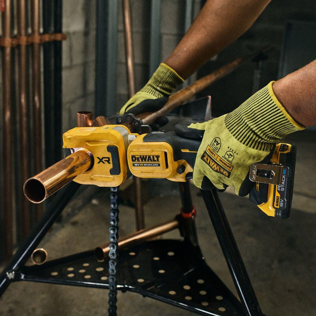 DeWalt DCE154N-XJ 18v XR Cordless Brushless Copper Tube Cutter - Body Only