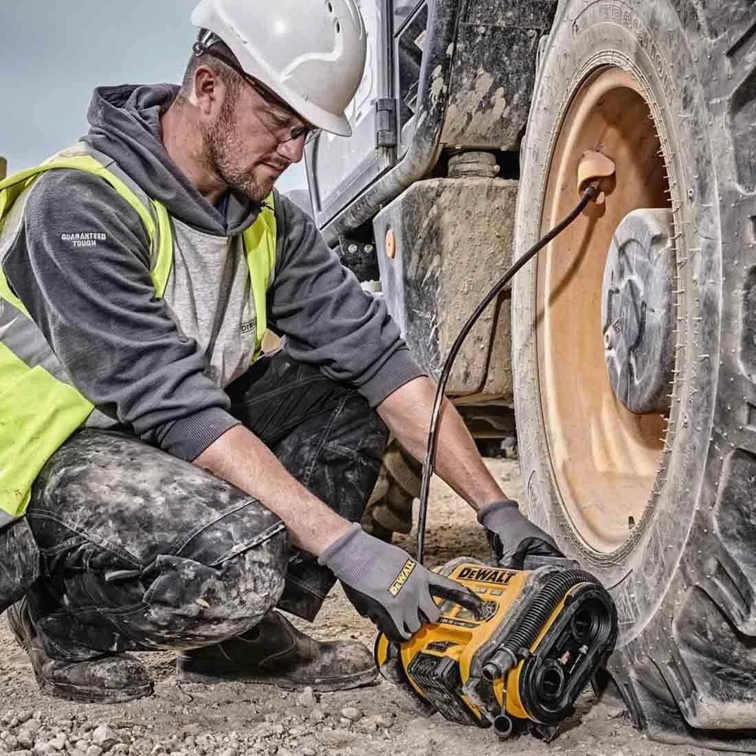 DeWalt DCC018N-XJ 18V XR Cordless Tyre Inflator – Body Only