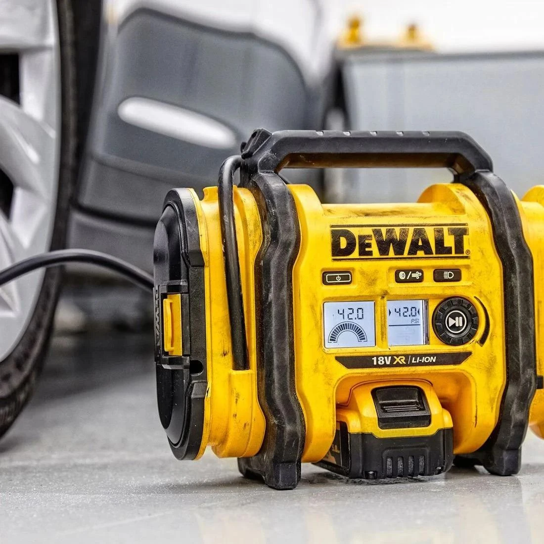 DeWalt DCC018N-XJ 18V XR Cordless Tyre Inflator – Body Only