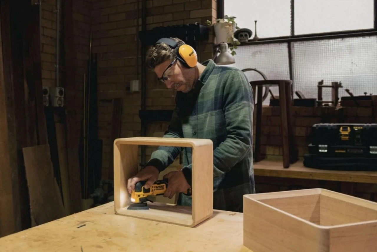 DeWalt DCS358N-XJ 18V XR Brushless Cordless Oscillating Multi-Tool – Body Only
