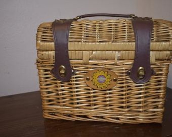 RETRO PICNIC BASKET