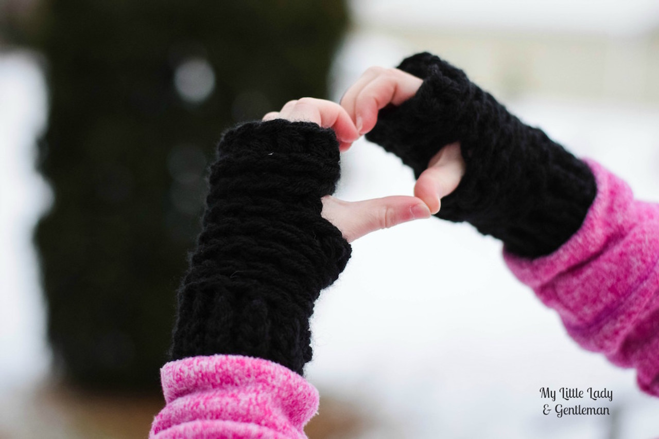 Fabby's Fingerless Crochet Gloves PDF Pattern