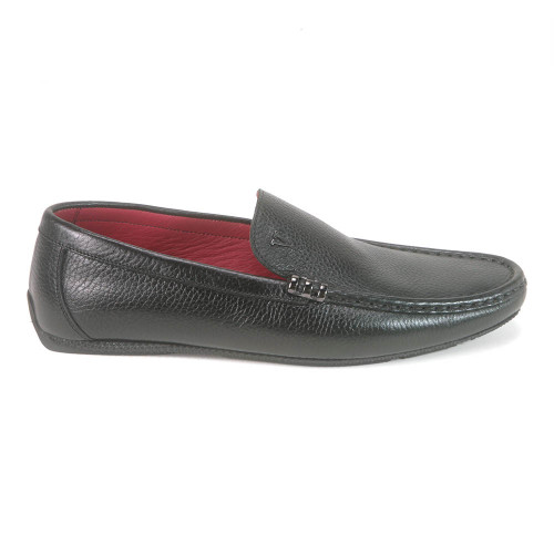 Side profile of black leather driving loafer showing side V metal detail