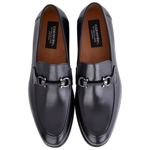Corrente Men's Horsebit Loafer in Black – top view of moc toe and vamp