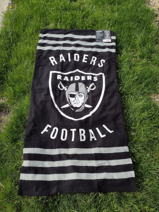 Las Vegas Raiders NFL Unisex-Adult Beach Towel