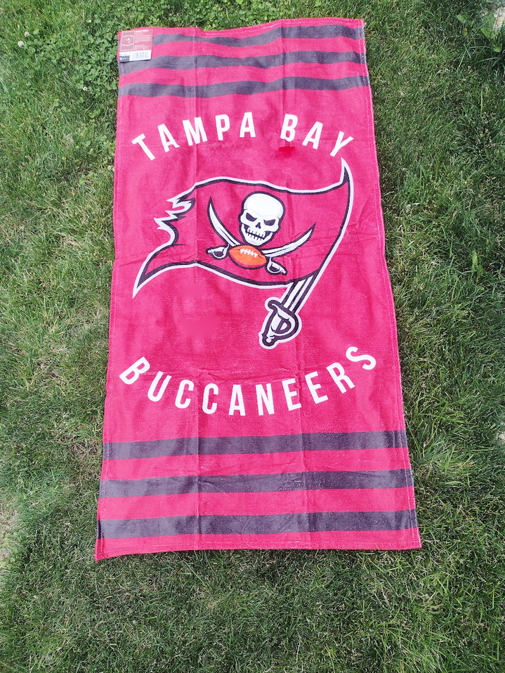 Tampa Bay Buccaneers NFL Unisex-Adult Beach Towel