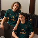 Verena Wieder und Lara Schmidt im Trikot Third Verena Wieder und Lara Schmidt im Trikot Third