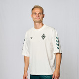 Amos Pieper im weißen Travelshirt Oversized Amos Pieper im weißen Travelshirt Oversized