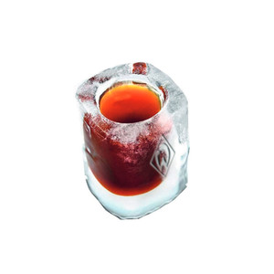Shotglas aus Eis mit Werder-Raute