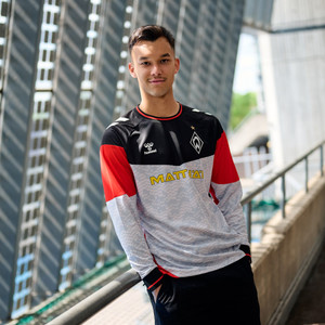 Mio Backhaus im grauen Torwarttrikot Mio Backhaus im grauen Torwarttrikot