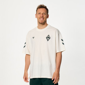 Senne Lynen in weißen T-Shirt mit schwarzer Raute Senne Lynen in weißen T-Shirt mit schwarzer Raute