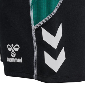 Detail hummel Winkel und Logo