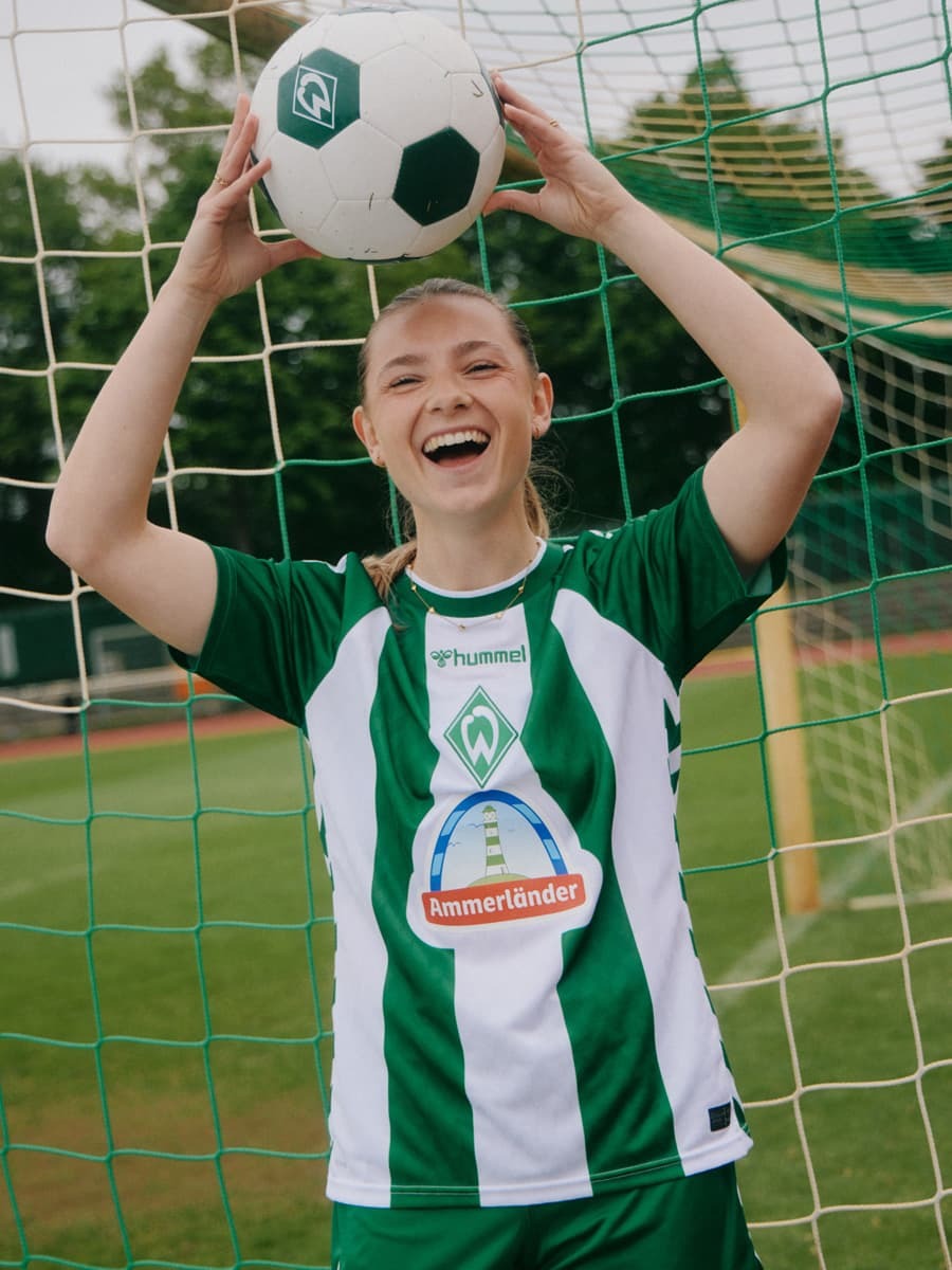 Michelle Weiß im Trikot Home