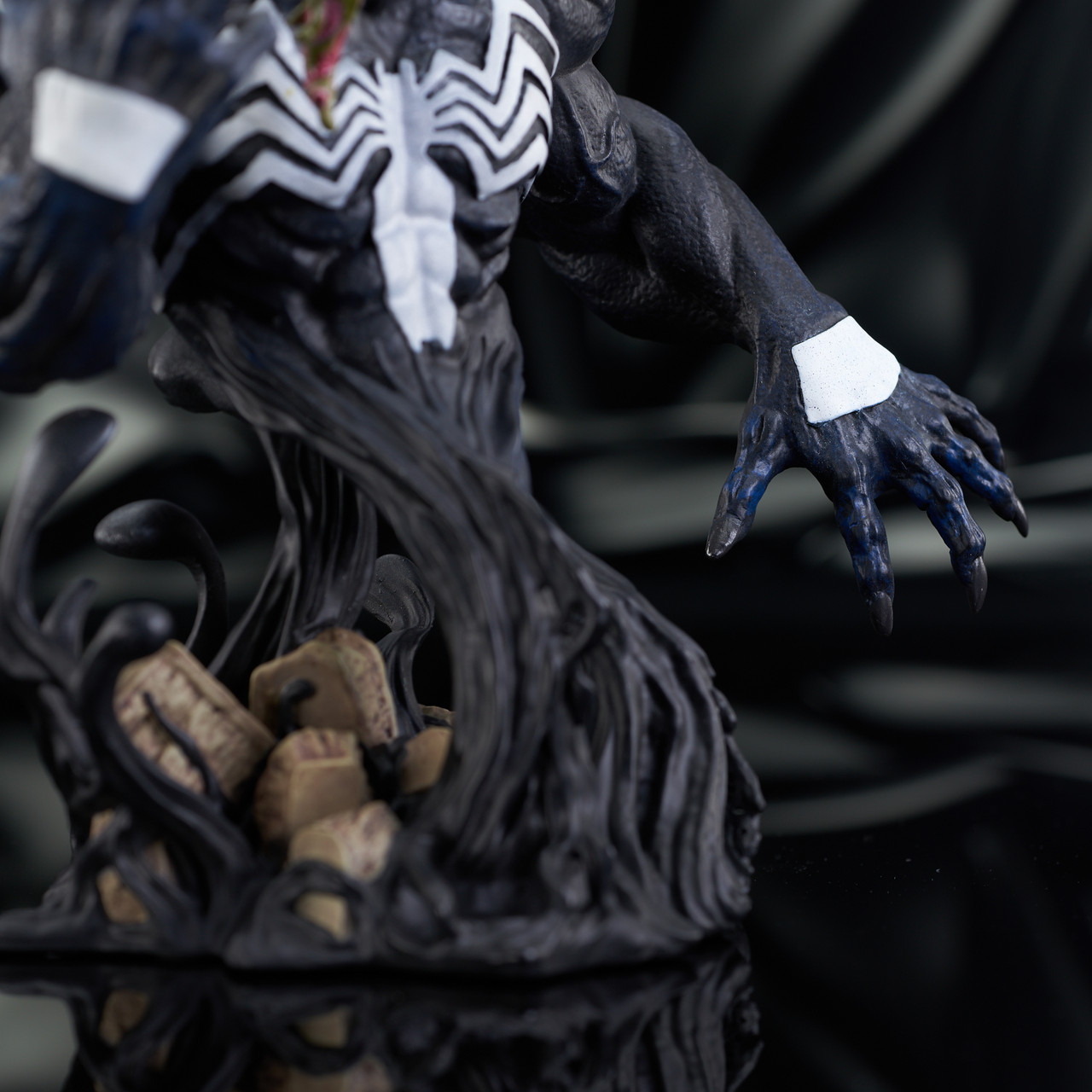 Diamond Select Marvel Animated Venom 1/7 Scale Limited Edition Bust -  collectorzown