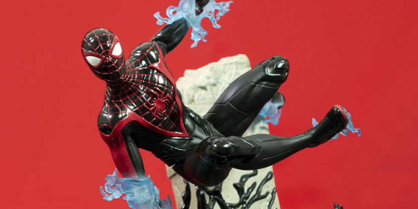 Diamond Select Toys - Gamerverse Miles Morales Bust - LEGENDS IN 3D -  Marvel Figurine