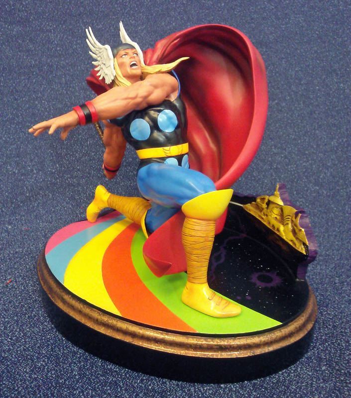 Thor & Rocket Premier Collection Statue