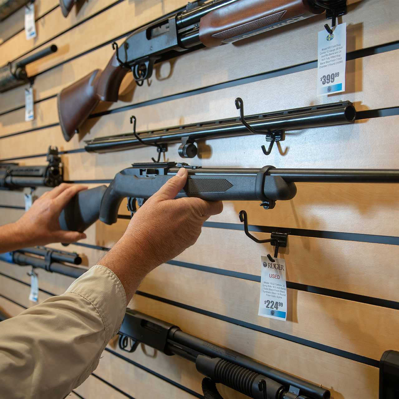 Horizontal Gun Cradles Slatwall/Pegboard Gun Display Rack